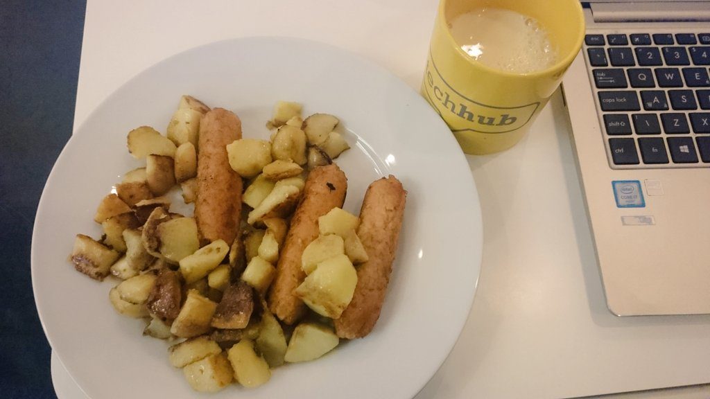 fried-potatos-with-vegan-sausages